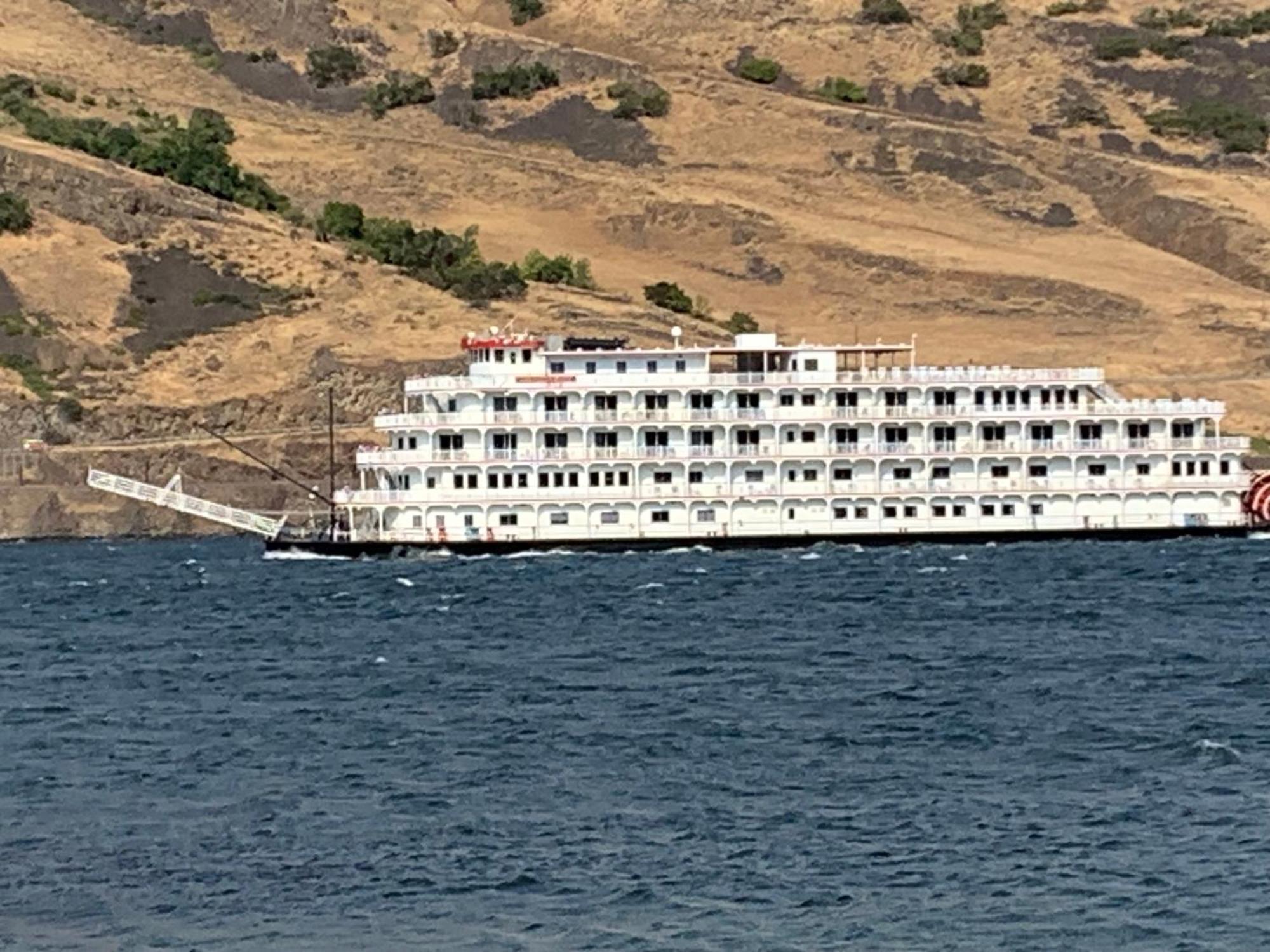 The Riverhouse Hotel The Dalles Exterior photo